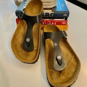 Birkenstock Gizeh Size 38 (7-7.5) - Black